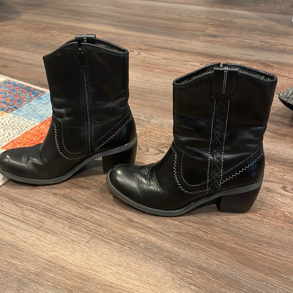 Leather cowboy style Booties